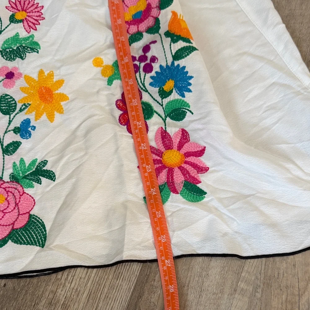 John Mark Floral Embroidered White Blouse size L - Picture 4 of 9